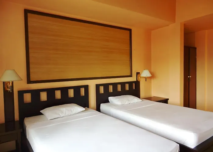Wahyu Bungalow And Restaurant ホリデーパーク 3*