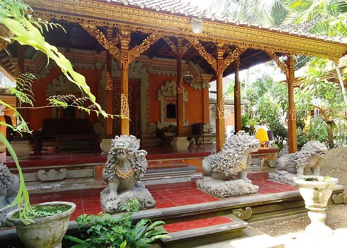 Wahyu Bungalow And Restaurant ホリデーパーク 3*
