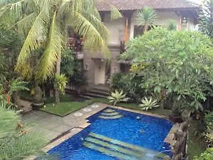Wahyu Bungalow And Restaurant ホリデーパーク ウブド